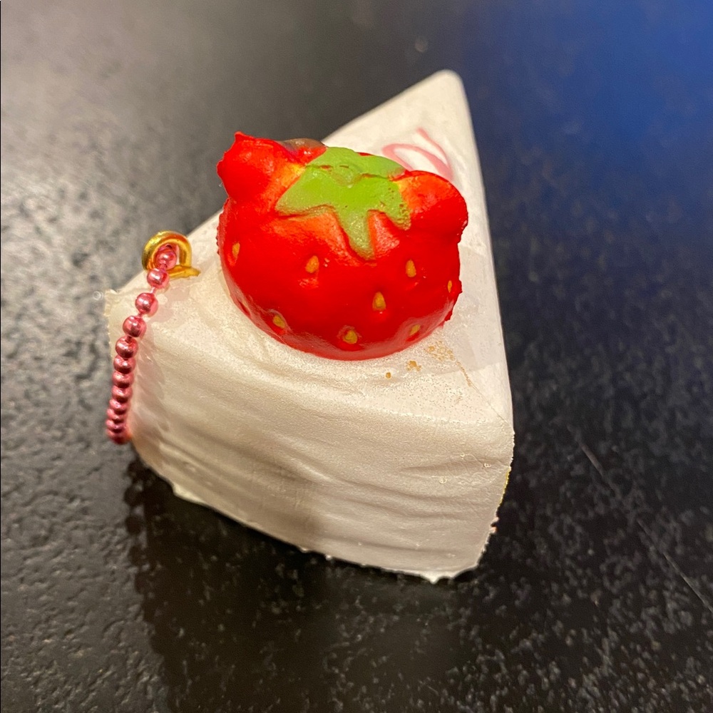 Creammicandy mini bear strawberry cake slice squishy toy - Picture 3 of 4